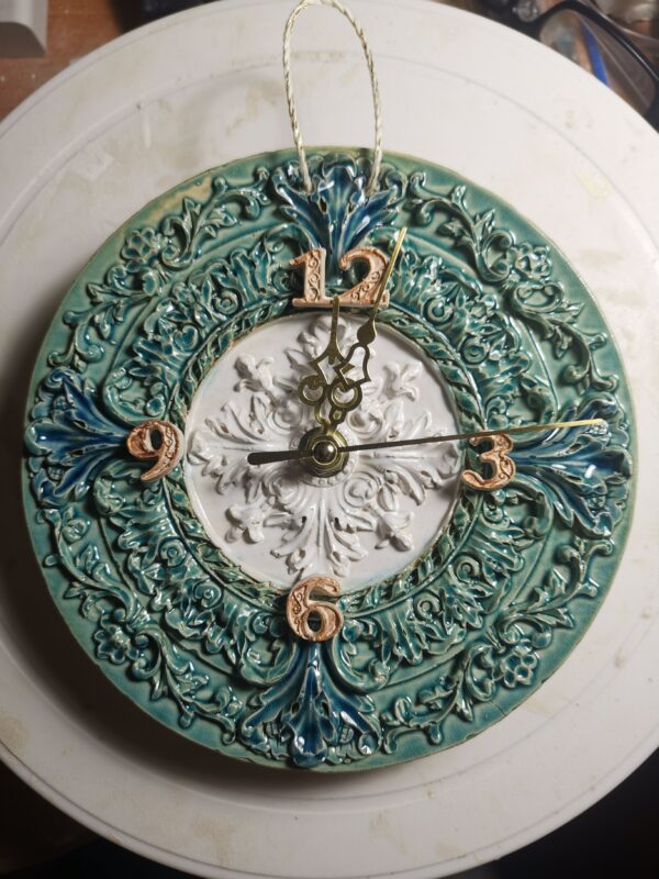 Wallclock baroque ceramic, handmade, size 7 inch - Image 2