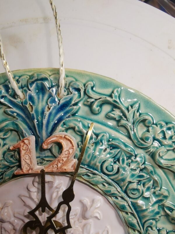 Wallclock baroque ceramic, handmade, size 7 inch - Image 4