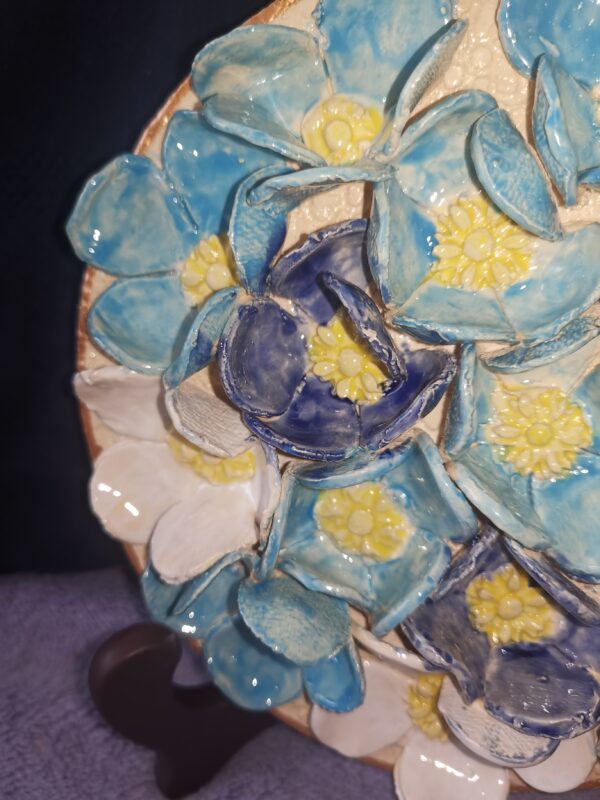Daisieswild flowers 3D sculptural ceramic plate,  handmade - Image 3