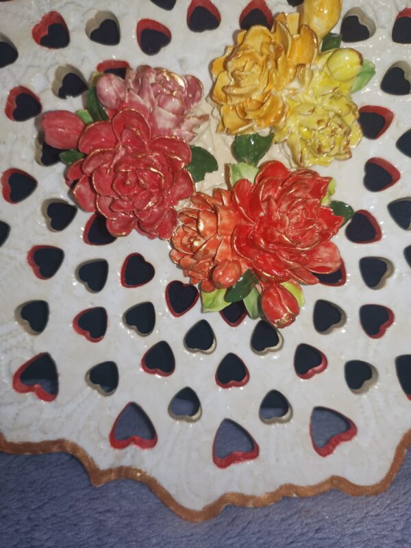 Openwork and cut 3D sculptural flowers ceramic plate - Image 7