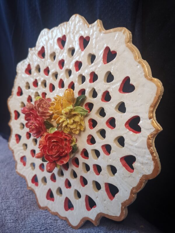 Openwork and cut 3D sculptural flowers ceramic plate - Image 5