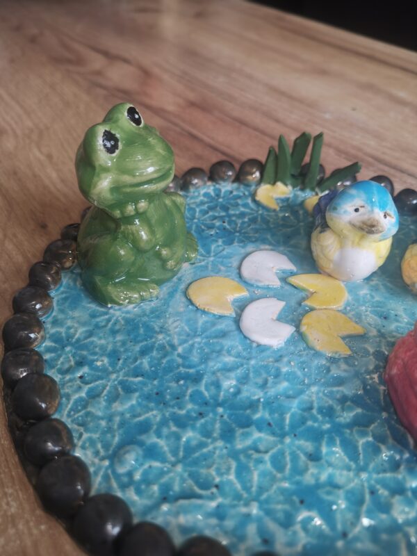 Frog and Ducks sculpture on the lake, handmade ceramic plate - Image 5