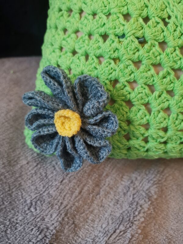 Pillow Daisies on green background knitted cover - Image 4