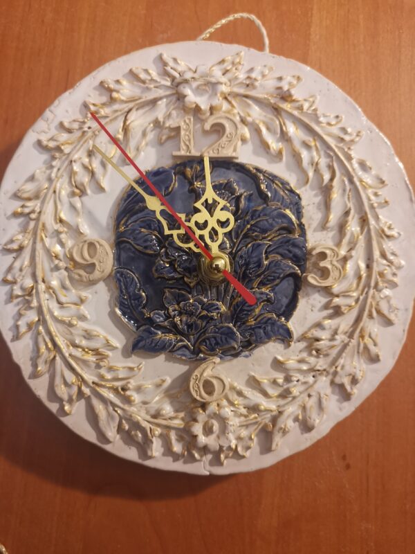 Wallclock flowers blue-white ceramic handmade. - Image 2