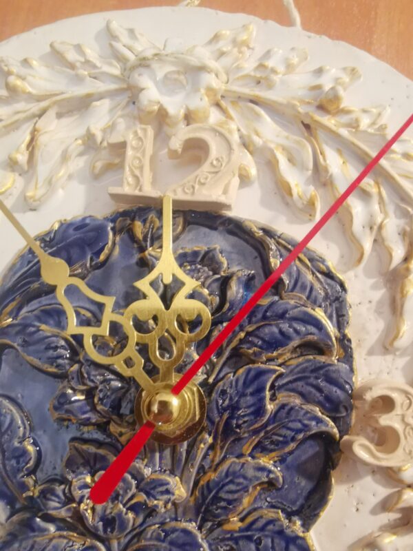 Wallclock flowers blue-white ceramic handmade. - Image 4