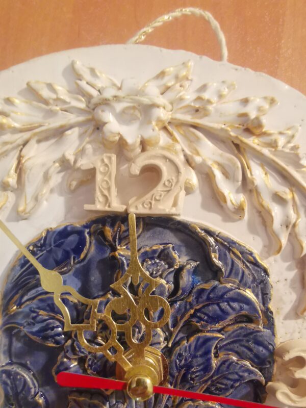 Wallclock flowers blue-white ceramic handmade. - Image 6