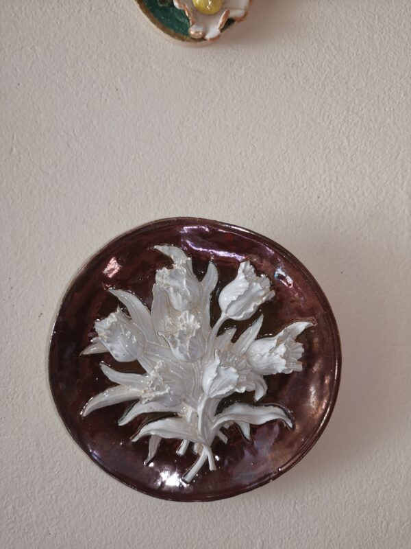 Ceramics sculptural gold rose white tulips plate  handmade. - Image 3