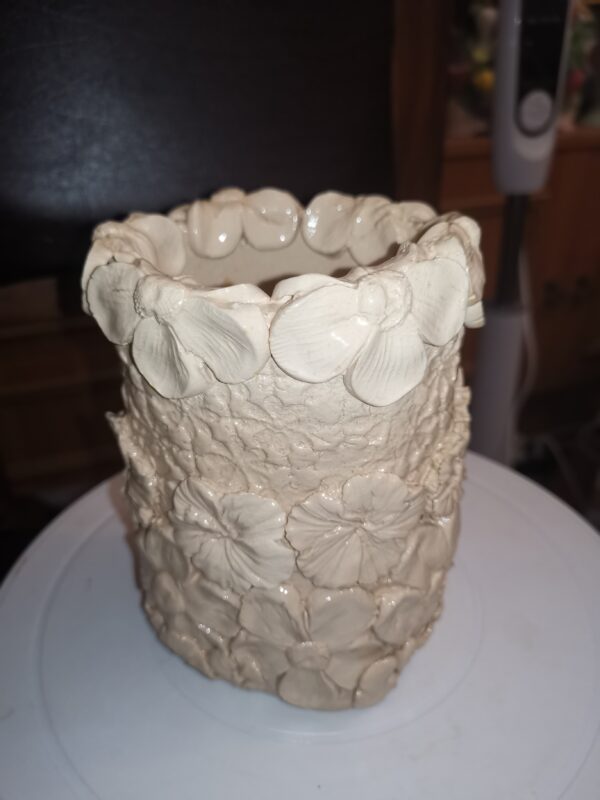 Vase round white flowers ceramic handmade - Image 10