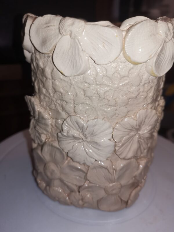 Vase round white flowers ceramic handmade - Image 11