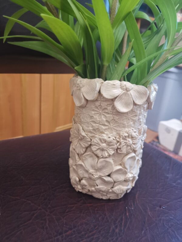 Vase round white flowers ceramic handmade - Image 9
