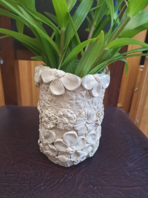 Vase round white flowers ceramic handmade - Image 8