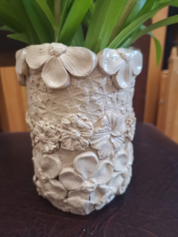 Vase round white flowers ceramic handmade - Image 6