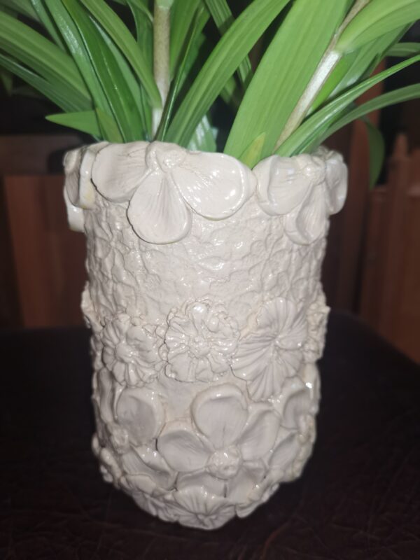 Vase round white flowers ceramic handmade - Image 7