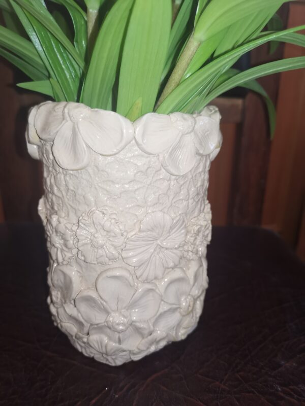 Vase round white flowers ceramic handmade - Image 5