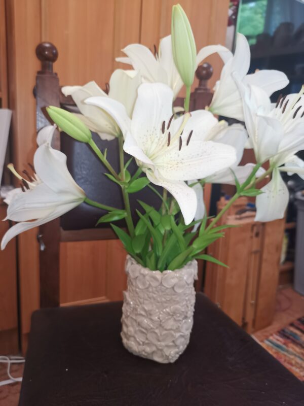Vase round white flowers ceramic handmade - Image 3