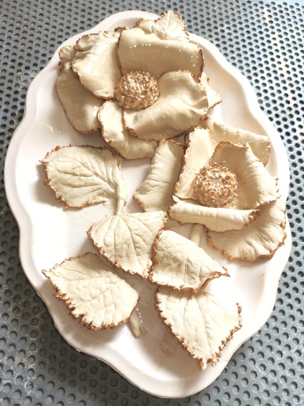 Ceramic oval plate 3D sculptural  biege flowers, bohemia flowers handmade - Image 3