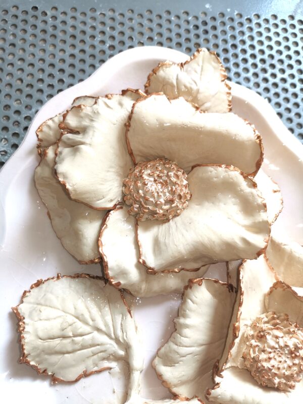 Ceramic oval plate 3D sculptural  biege flowers, bohemia flowers handmade - Image 4
